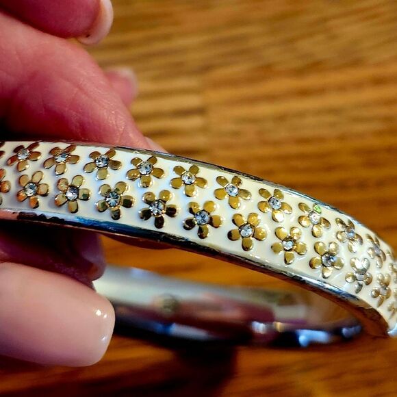 BRIGHTON "Loves Me" Gold and Enamel Floral Hinged Bracelet WEDDING GUEST! - Picture 7 of 11